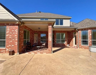 1205 Golden Gate Drive - Photo Thumbnail 4