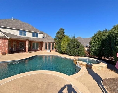 1205 Golden Gate Drive - Photo Thumbnail 5