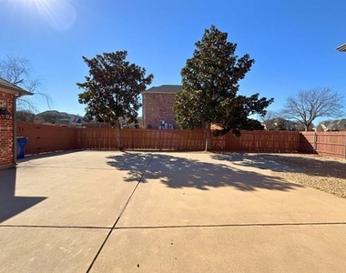 1205 Golden Gate Drive - Photo Thumbnail 3