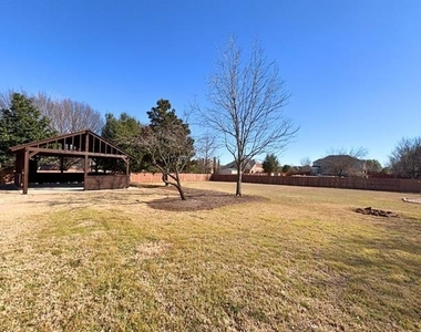 1205 Golden Gate Drive - Photo Thumbnail 7