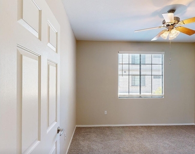 2100 N 145th Avenue - Photo Thumbnail 6