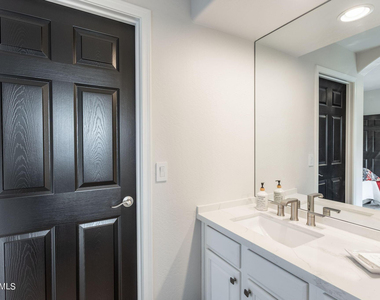 28990 N White Feather Lane - Photo Thumbnail 25