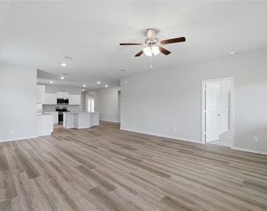 312 Blanco Drive - Photo Thumbnail 4