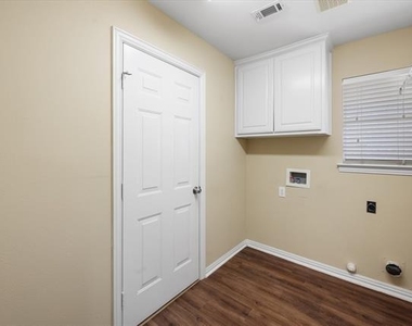 1106 Brook Arbor Drive - Photo Thumbnail 7