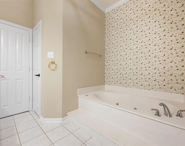 1106 Brook Arbor Drive - Photo Thumbnail 23