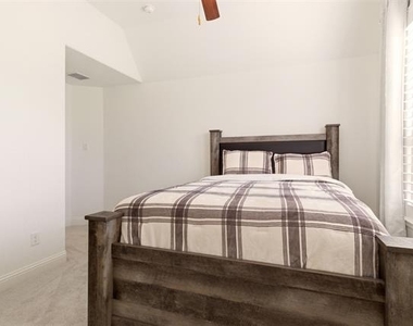 510 Royal Oaks Lane - Photo Thumbnail 11