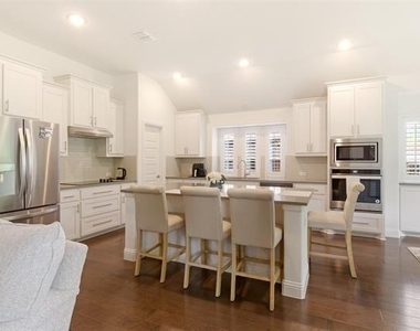 510 Royal Oaks Lane - Photo Thumbnail 4