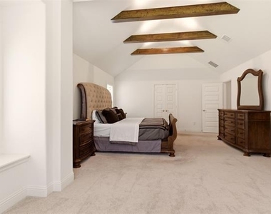 510 Royal Oaks Lane - Photo Thumbnail 16