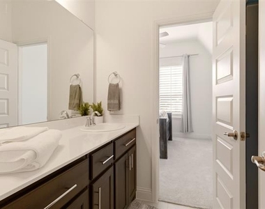 510 Royal Oaks Lane - Photo Thumbnail 12
