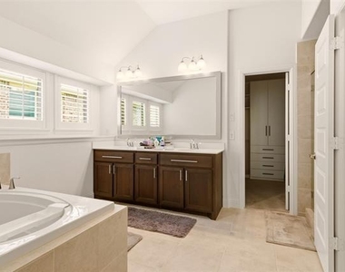 510 Royal Oaks Lane - Photo Thumbnail 13