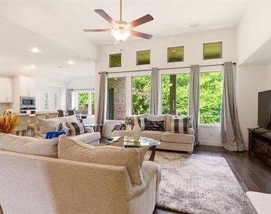 510 Royal Oaks Lane - Photo Thumbnail 3