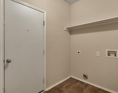 5817 Quicksilver Drive - Photo Thumbnail 21