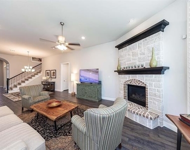 2929 Telford - Photo Thumbnail 5