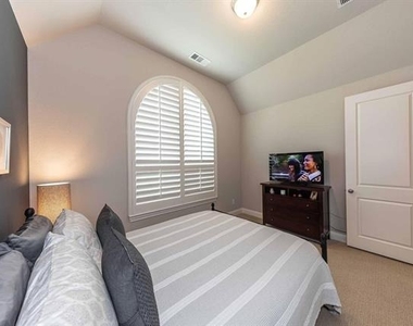 2929 Telford - Photo Thumbnail 8