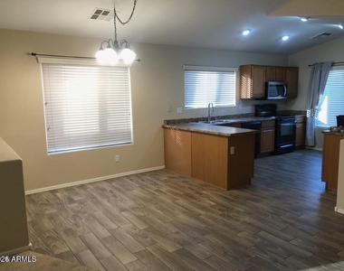 24638 N Shelton Way - Photo Thumbnail 8