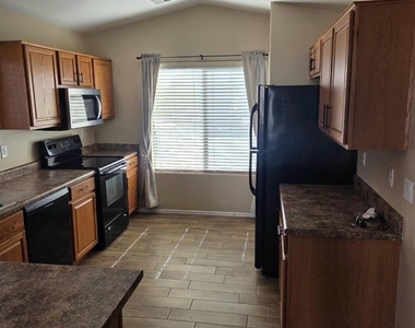 24638 N Shelton Way - Photo Thumbnail 7