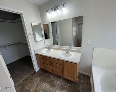 40411 W Helen Court - Photo Thumbnail 10