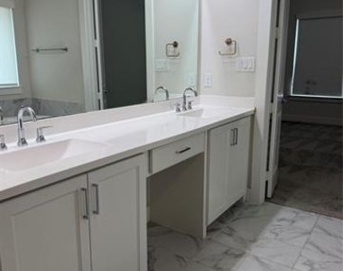13389 Crestmoor Drive - Photo Thumbnail 18