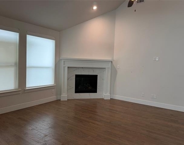 13389 Crestmoor Drive - Photo Thumbnail 4
