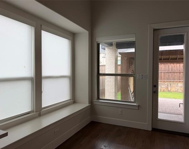 13389 Crestmoor Drive - Photo Thumbnail 7