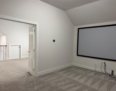 13389 Crestmoor Drive - Photo Thumbnail 9
