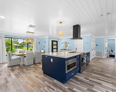 3313 Sherwood Boulevard - Photo Thumbnail 5