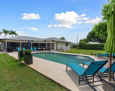 3313 Sherwood Boulevard - Photo Thumbnail 2
