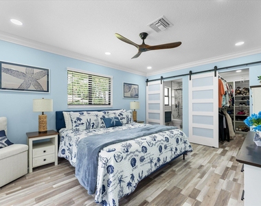3313 Sherwood Boulevard - Photo Thumbnail 7