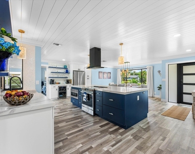 3313 Sherwood Boulevard - Photo Thumbnail 3