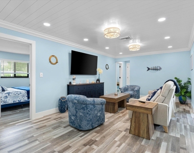 3313 Sherwood Boulevard - Photo Thumbnail 11