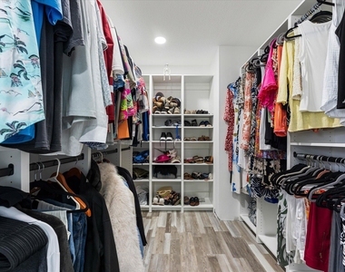 3313 Sherwood Boulevard - Photo Thumbnail 10