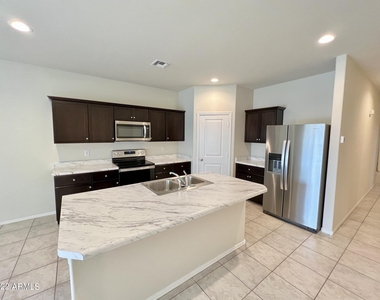 2119 S 46th Street - Photo Thumbnail 3