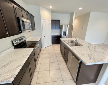 2119 S 46th Street - Photo Thumbnail 4