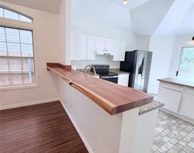 1660 Prescott Circle - Photo Thumbnail 6