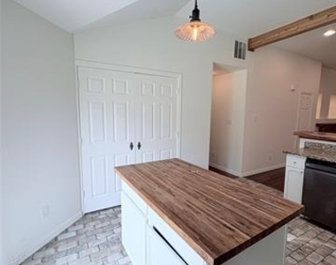 1660 Prescott Circle - Photo Thumbnail 9