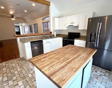 1660 Prescott Circle - Photo Thumbnail 10