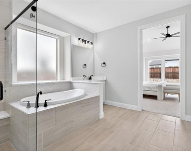 4010 Zina Lane - Photo Thumbnail 21