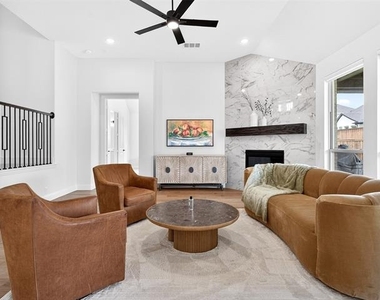 4010 Zina Lane - Photo Thumbnail 4
