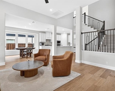 4010 Zina Lane - Photo Thumbnail 7