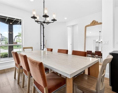 4010 Zina Lane - Photo Thumbnail 14