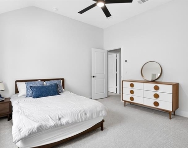 4010 Zina Lane - Photo Thumbnail 30