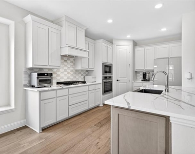 4010 Zina Lane - Photo Thumbnail 11