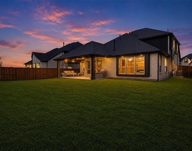 4010 Zina Lane - Photo Thumbnail 2