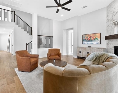 4010 Zina Lane - Photo Thumbnail 6