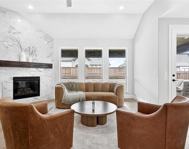 4010 Zina Lane - Photo Thumbnail 5
