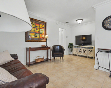 2701 Ne 1st Street - Photo Thumbnail 3