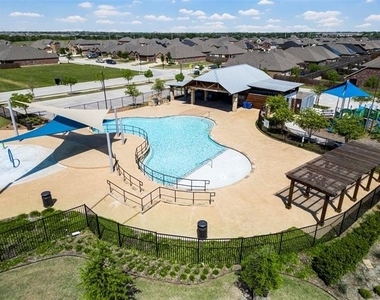 507 Saddle Club Way - Photo Thumbnail 34