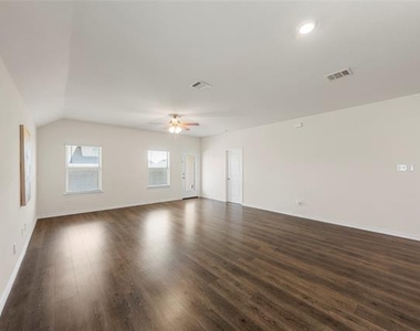 507 Saddle Club Way - Photo Thumbnail 10