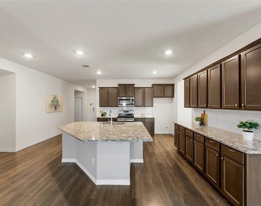 507 Saddle Club Way - Photo Thumbnail 3