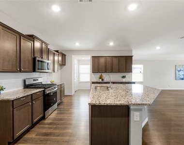 507 Saddle Club Way - Photo Thumbnail 6